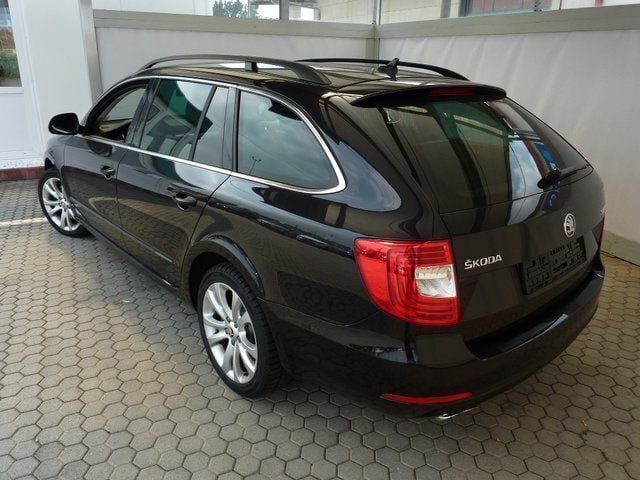 Gebraucht Skoda Superb Exclusive 140 PS (102 kW) 2015 Schwarz metallic Kombi