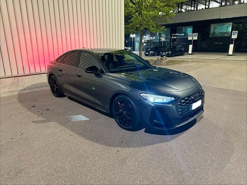 Gebraucht Audi A5 204 PS (150 kW) 2024 Grau Limousine