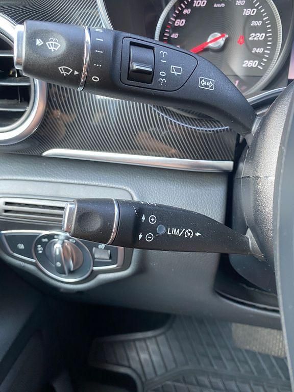 Gebraucht Mercedes V220 163 PS (119 kW) 2017 Indiumgrau metallic Van / Kleinbus