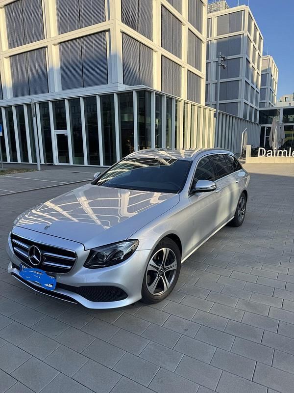 Silber Gebraucht 2020 Mercedes E200 Avantgarde Kombi | 25.500 € (Guter Preis) - Bild 1/4
