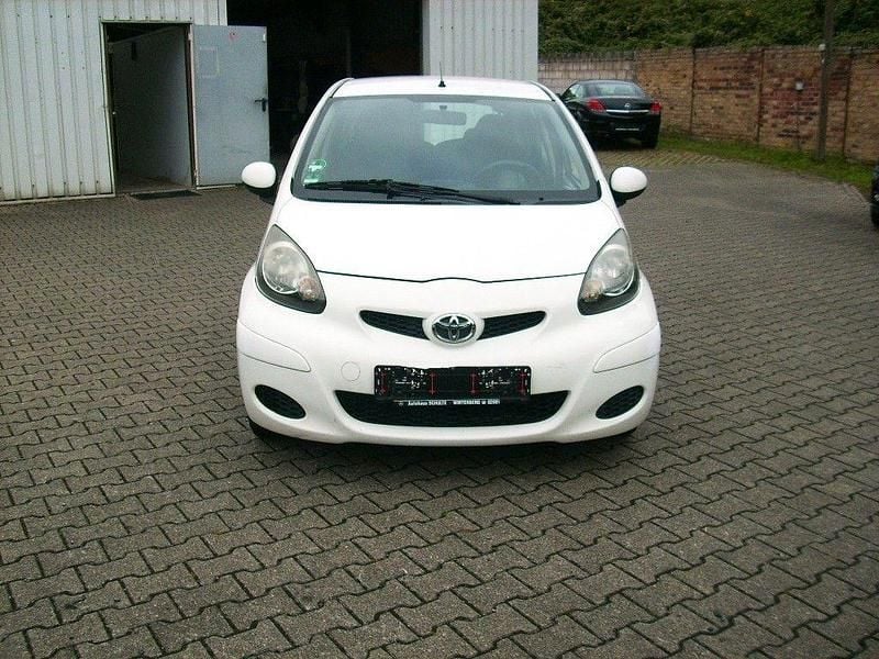 Weiß Gebraucht 2011 Toyota Aygo Cool Kleinwagen | 1.999 € (Superpreis) - Bild 1/4