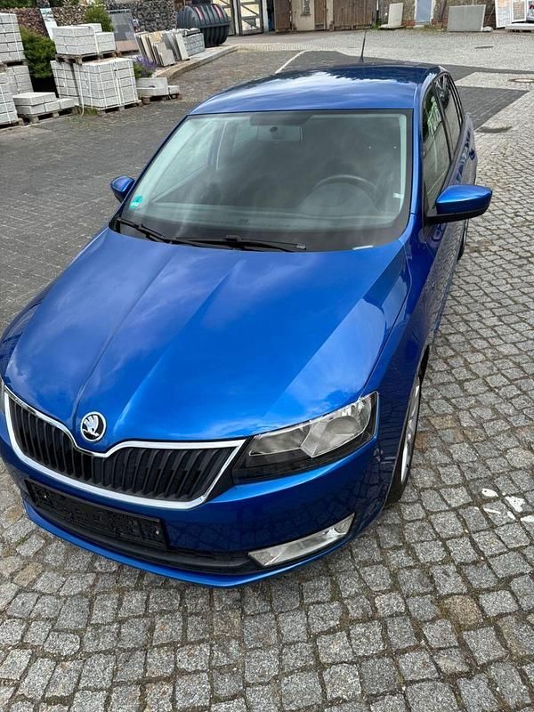 Blau Gebraucht 2014 Skoda Rapid Ambition Kombi | 8.450 € (Fairer Preis) - Bild 1/4