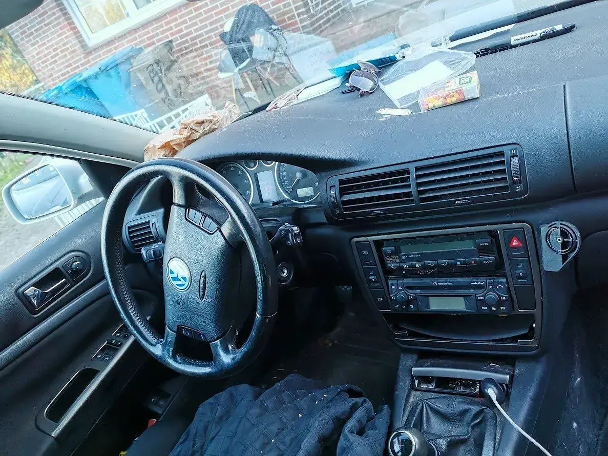 Second-hand VW Passat Comfortline 131 CP (96 kW) 2002 Argintiu Break