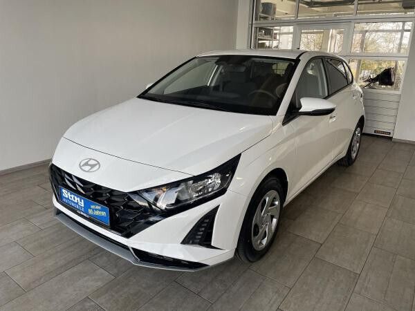 Weiß (weiß white) Neu 2024 Hyundai i20 Limousine | 17.990 € (Superpreis) - Bild 1/4