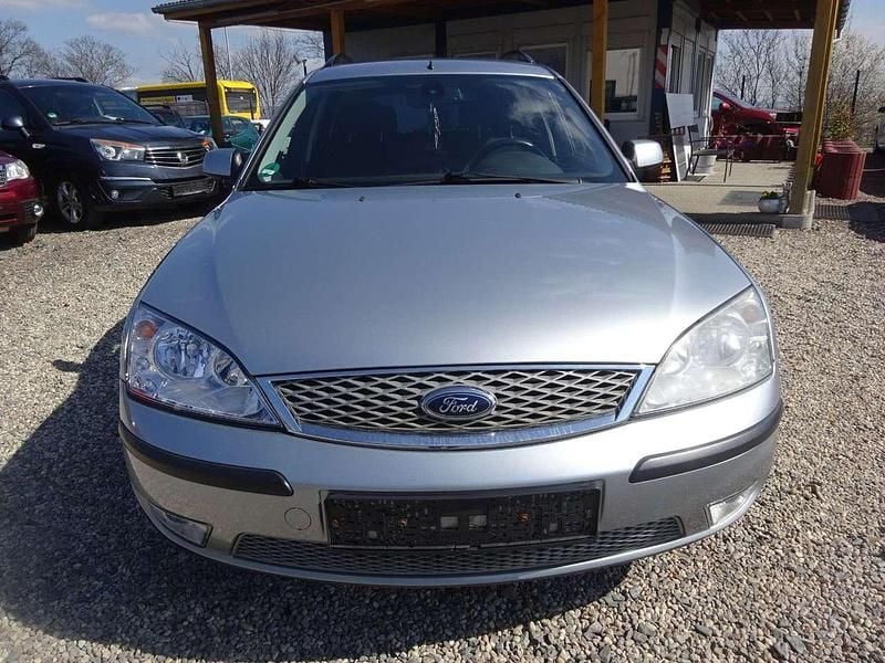Gebraucht Ford Mondeo Trend 125 PS (91 kW) 2005 Machine silver Kombi