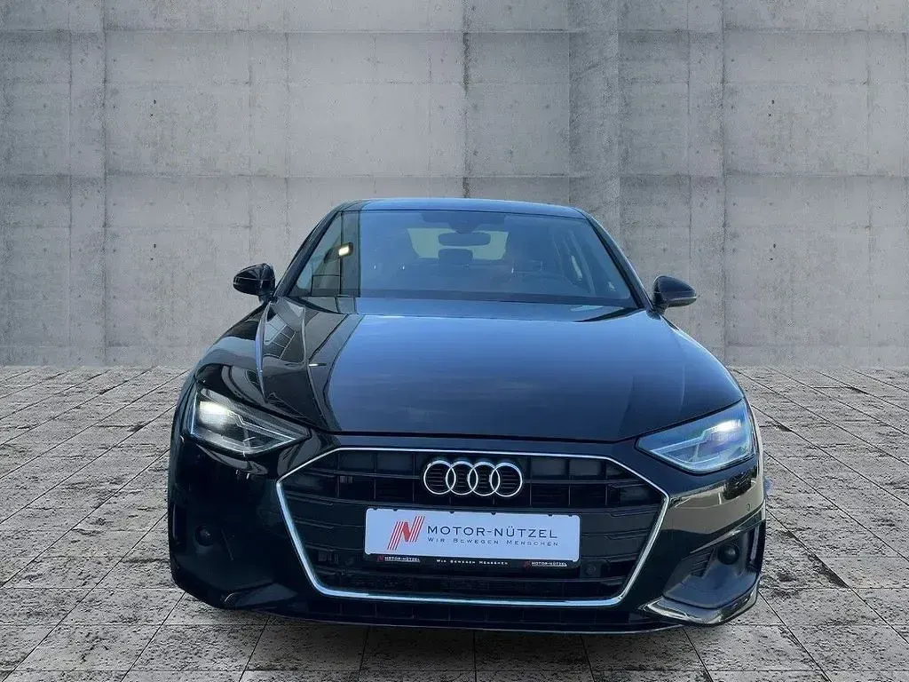 Gebraucht Audi A4 Basis 204 PS (150 kW) 2022 Mythosschwarz metallic Limousine