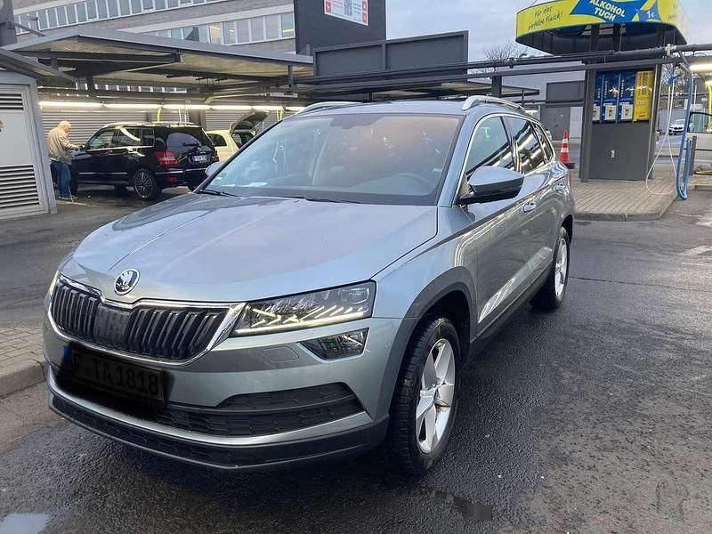 Silber Gebraucht 2019 Skoda Karoq Style SUV | 25.300 € (Fairer Preis) - Bild 1/4