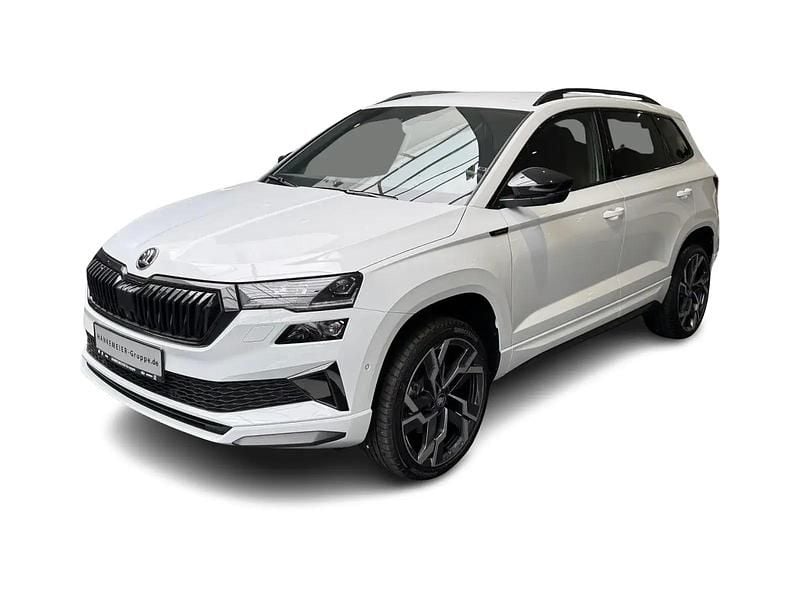 Weiß Neu 2025 Skoda Karoq SportLine SUV | 37.990 € (Etwas zu teuer) - Bild 1/4