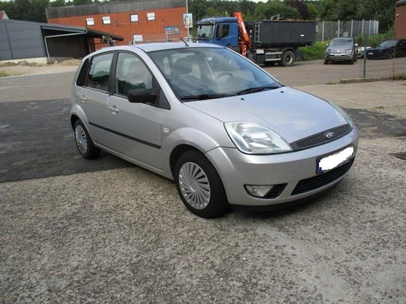 Silber Gebraucht 2006 Ford Fiesta Kleinwagen | 1.590 € (Fairer Preis) - Bild 1/4