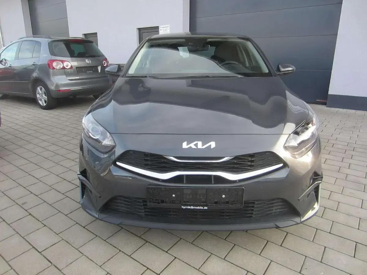 Gebraucht Kia Ceed Vision 101 PS (74 kW) 2023 Grau/ Kleinwagen