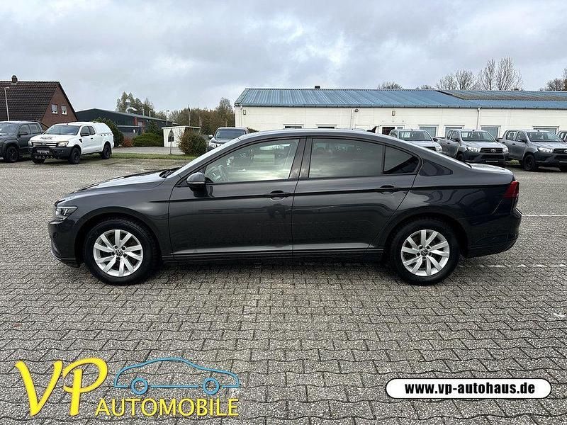 Gebraucht VW Passat 150 PS (110 kW) 2021 Grau Limousine