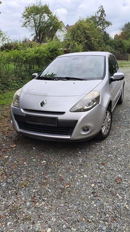 Silber Gebraucht 2010 Renault Clio II Expression Kleinwagen | 3.900 € (Fairer Preis) - Bild 1/4
