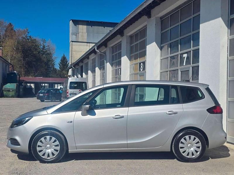 Gebraucht Opel Zafira Edition 135 PS (99 kW) 2018 Silber Van / Kleinbus