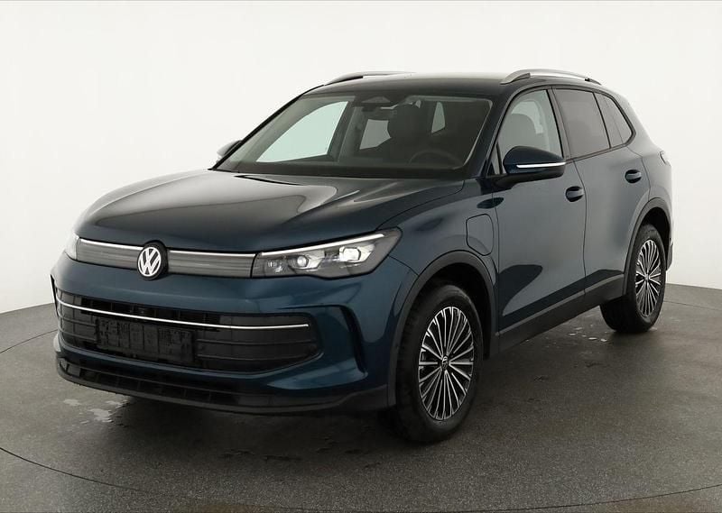 Nightshade blue metallic Gebraucht 2025 VW Tiguan Life SUV | 47.495 € (Guter Preis) - Bild 1/4