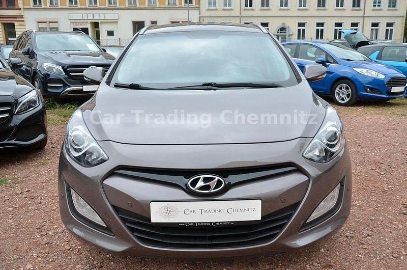 Gebraucht Hyundai i30 135 PS (99 kW) 2014 Cashmere brown / mic Kombi