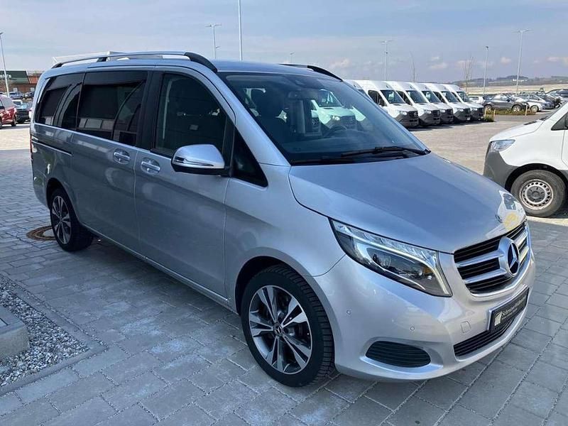 Gebraucht Mercedes V250 Edition 190 PS (139 kW) 2017 Silber Van / Kleinbus