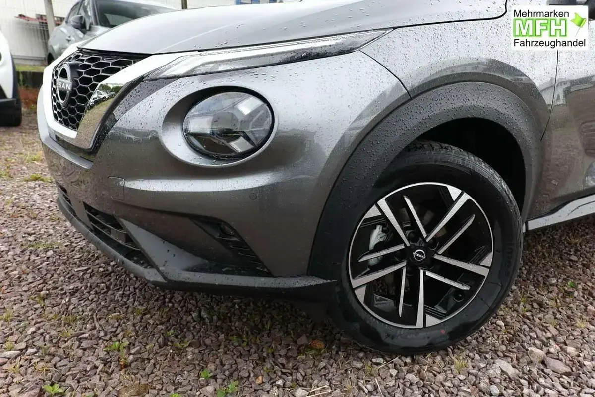Neu Nissan Juke N-Connecta 114 PS (83 kW) 2025 Dark grey SUV