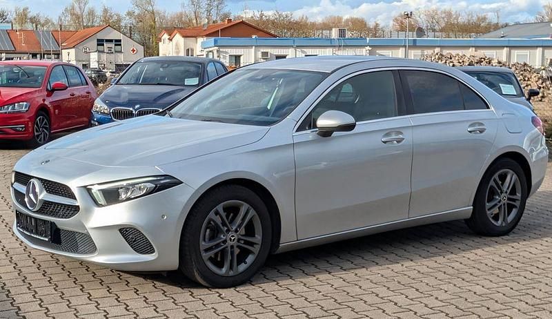 Gebraucht Mercedes A200 150 PS (110 kW) 2020 Silber Limousine