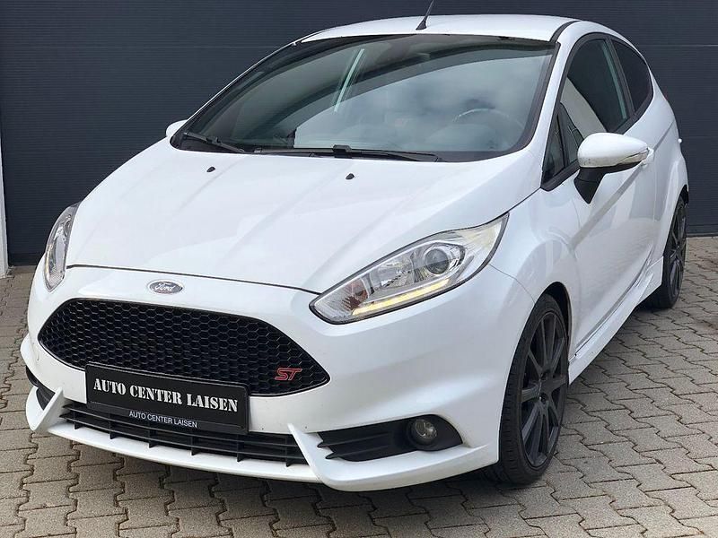 Weiß Gebraucht 2014 Ford Fiesta Performance Edition Kleinwagen | 8.999 € (Fairer Preis) - Bild 1/4