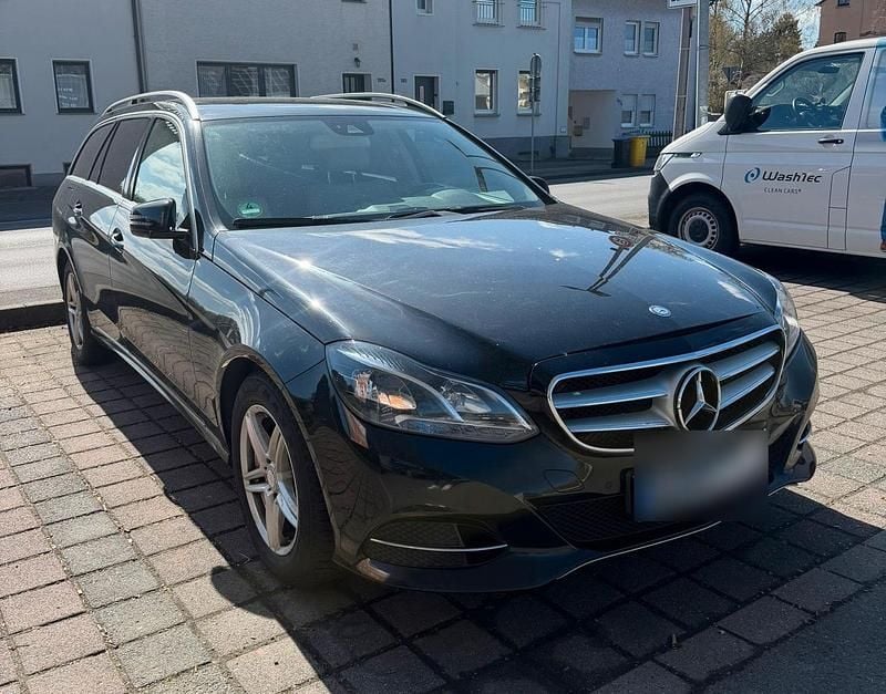 Gebraucht Mercedes E220 170 PS (125 kW) 2014 Schwarz Kombi