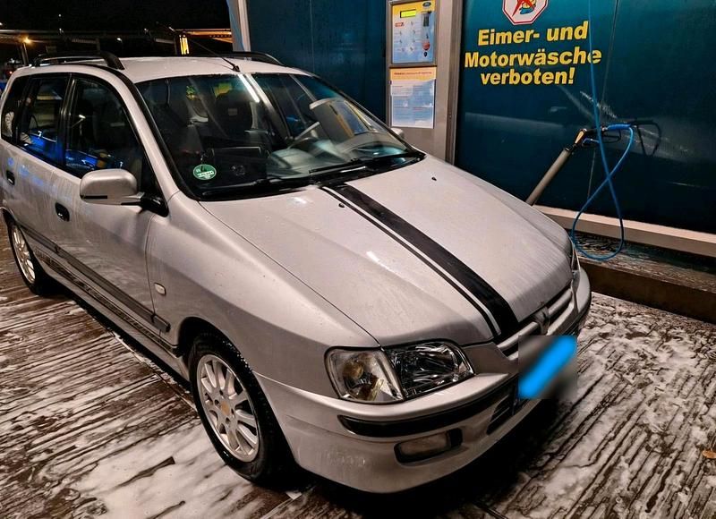 Gebraucht Mitsubishi Space Star 122 PS (89 kW) 2002 Silber Van / Kleinbus