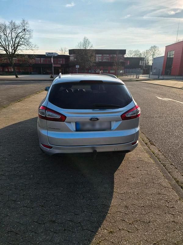 Gebraucht Ford Mondeo Titanium 140 PS (102 kW) 2012 Silber Kombi