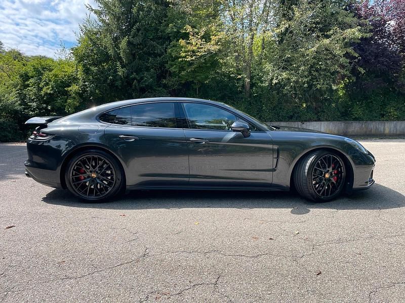 Grau Gebraucht 2018 Porsche Panamera Turbo Limousine | 59.500 € (Fairer Preis) - Bild 1/4