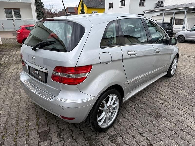 Gebraucht Mercedes B170 116 PS (85 kW) 2009 Silber Van / Kleinbus