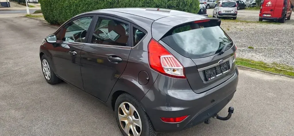 Gebraucht Ford Fiesta Titanium 75 PS (55 kW) 2015 Grau Kleinwagen