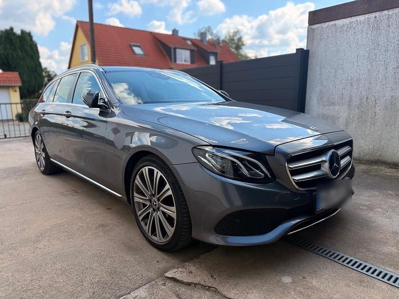 Grau Gebraucht 2018 Mercedes E350 Avantgarde Kombi | 28.900 € (Etwas zu teuer) - Bild 1/4