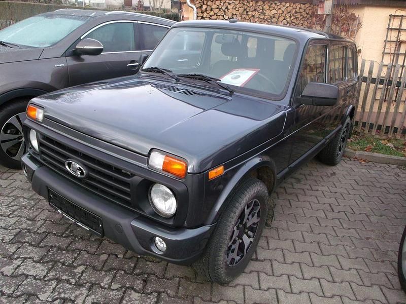Grau Gebraucht 2022 Lada Urban SUV | 14.500 € (Fairer Preis) - Bild 1/4