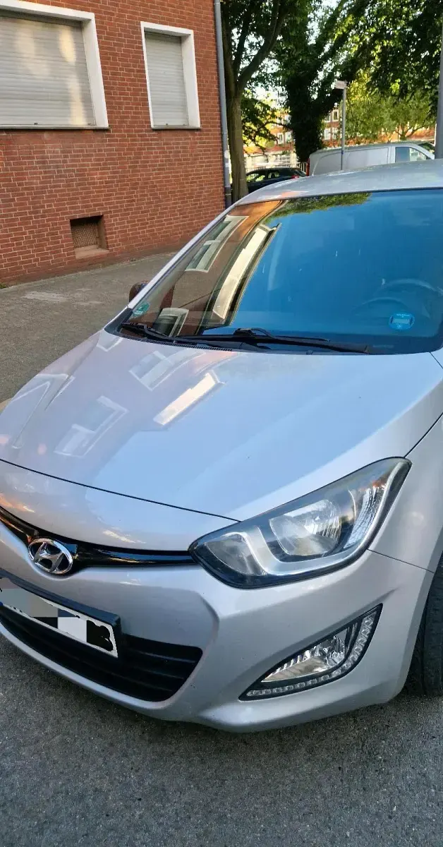 Gebraucht Hyundai i20 86 PS (63 kW) 2014 Grau Kleinwagen