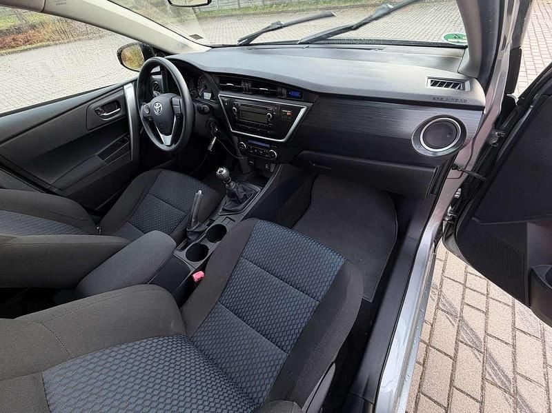 Gebraucht Toyota Auris Cool 99 PS (72 kW) 2012 Silber Kleinwagen