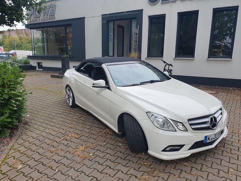 Gebraucht Mercedes E220 AMG 170 PS (125 kW) 2011 Weiß Cabrio