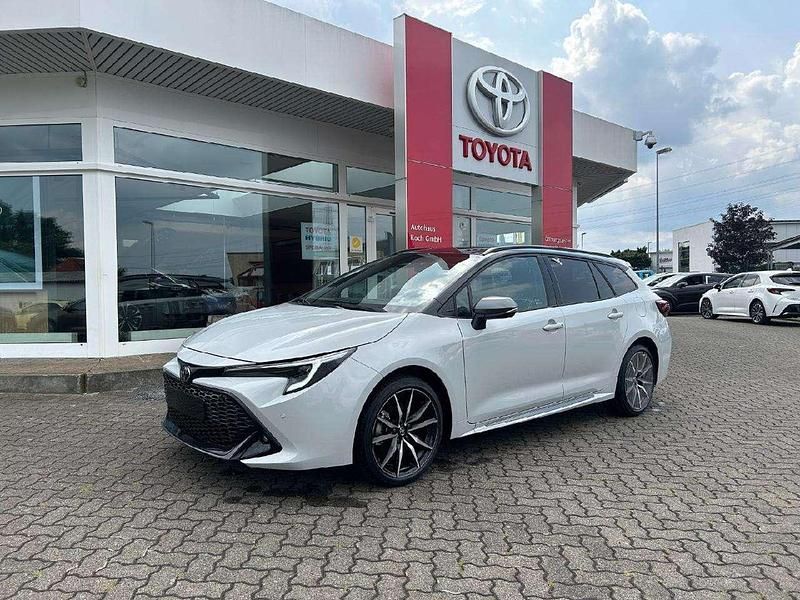 Dynamic grey silber metallic, Neu 2024 Toyota Corolla Sport Kombi | 35.890 € - Bild 1/4