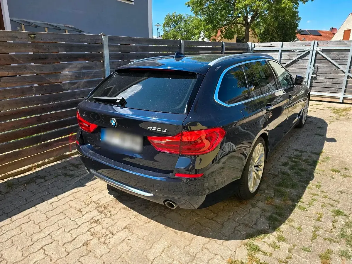 Gebraucht BMW 530 265 PS (194 kW) 2018 Blau Kombi