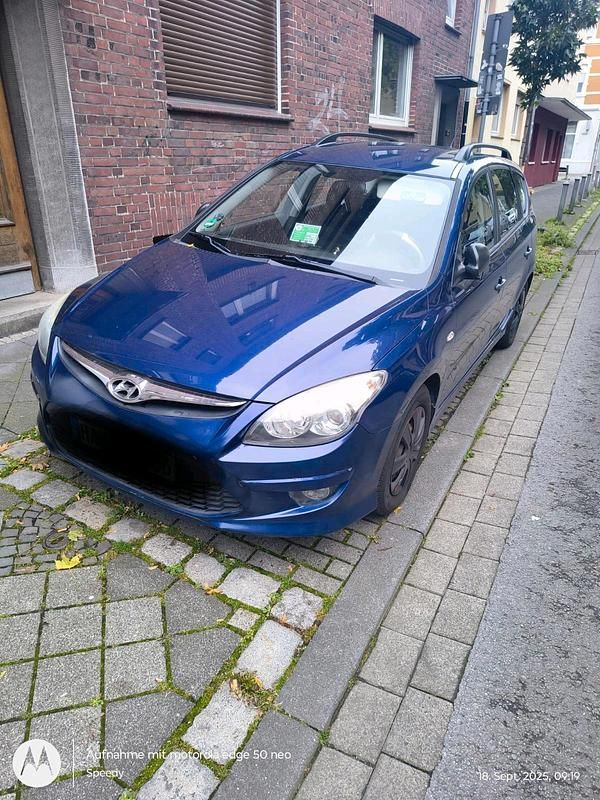 Blau Gebraucht 2010 Hyundai i30 Kombi | 1.000 € - Bild 1/4