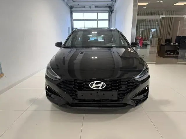 Neu Hyundai i30 GO! 97 PS (71 kW) 2025 Abyss black pearl Kombi