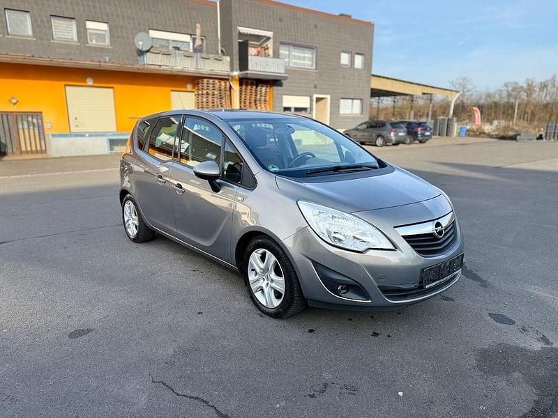 Gebraucht Opel Meriva Design Edition 101 PS (74 kW) 2011 Grau Van / Kleinbus