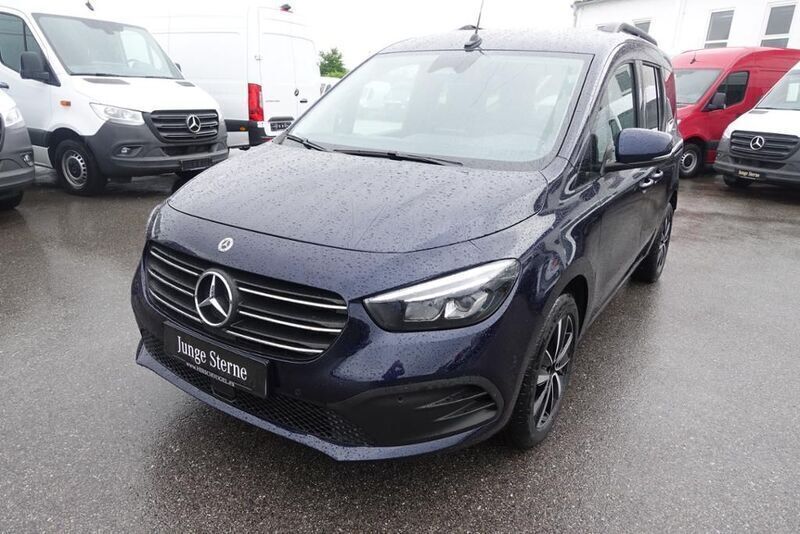 Blau Neu 2025 Mercedes T180 Progressive Van / Kleinbus | 33.390 € - Bild 1/4