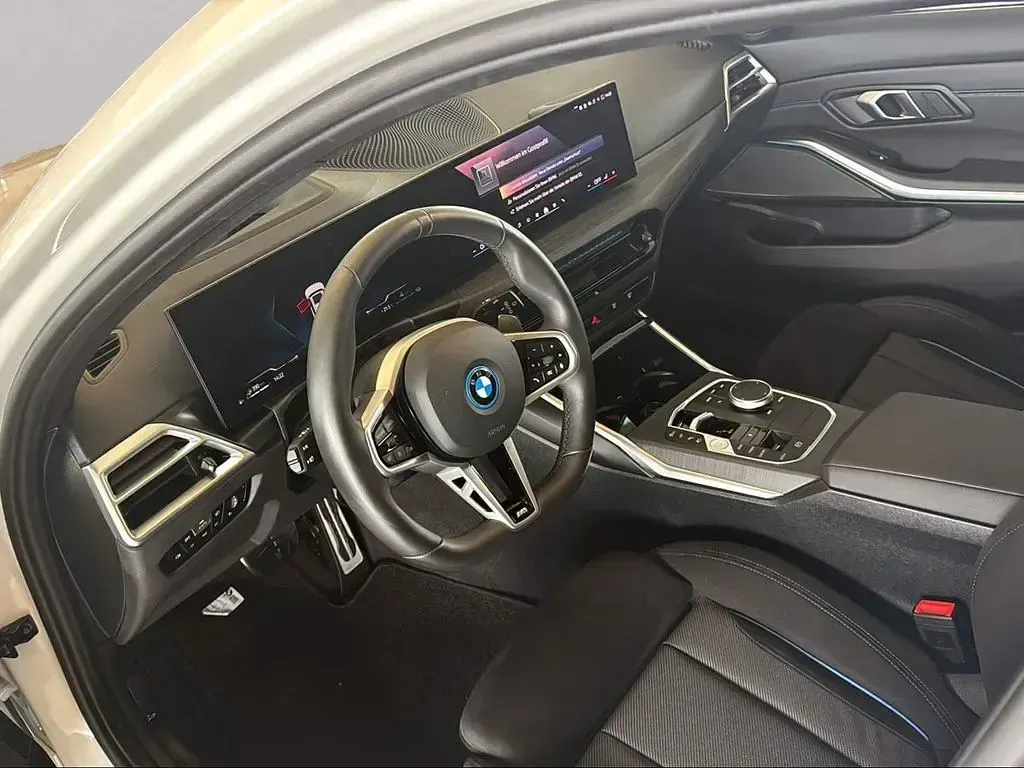 Gebraucht BMW 330 M Sport 292 PS (214 kW) 2025 Weiß Kombi