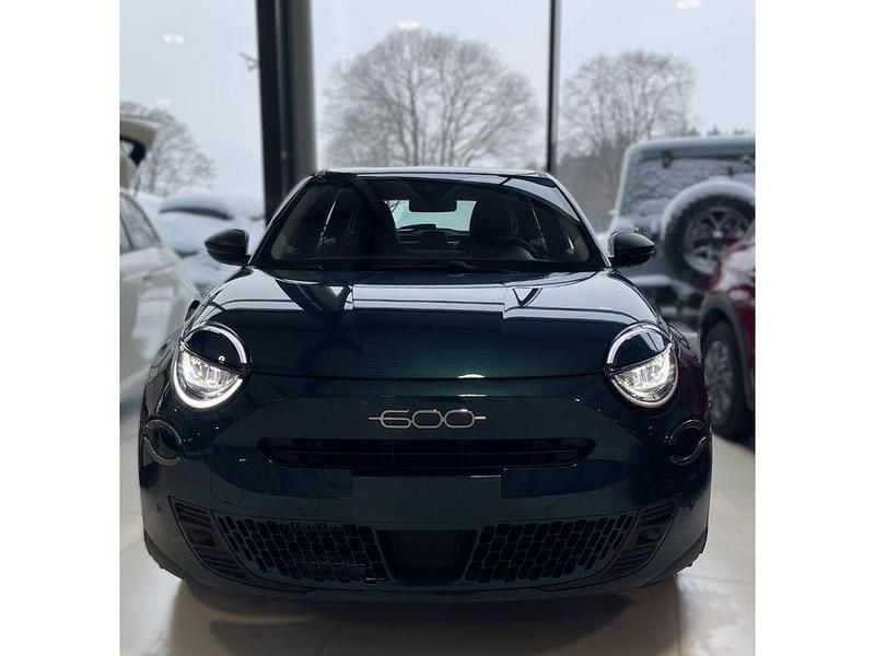 Neu Fiat 600 101 PS (74 kW) 2026 Dunkelgruen SUV