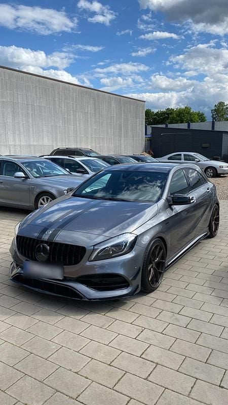 Grau Gebraucht 2017 Mercedes A45 AMG AMG Limousine | 19.500 € - Bild 1/4