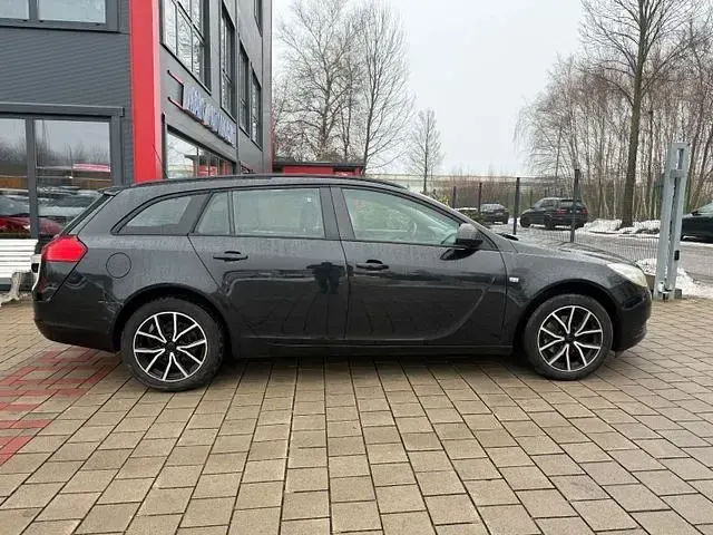 Gebraucht Opel Insignia Selection 131 PS (96 kW) 2012 Schwarz Kombi