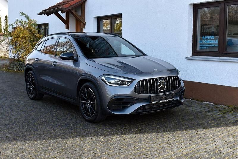 Grau Gebraucht 2022 Mercedes GLA45 AMG AMG SUV | 43.800 € (Fairer Preis) - Bild 1/4