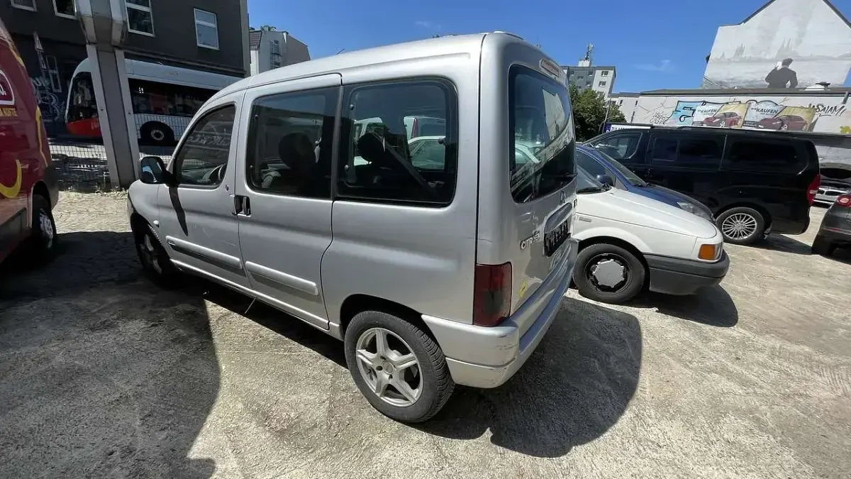 Gebraucht Citroën Berlingo 109 PS (80 kW) 2005 Aluminiumgrau/meta Van / Kleinbus