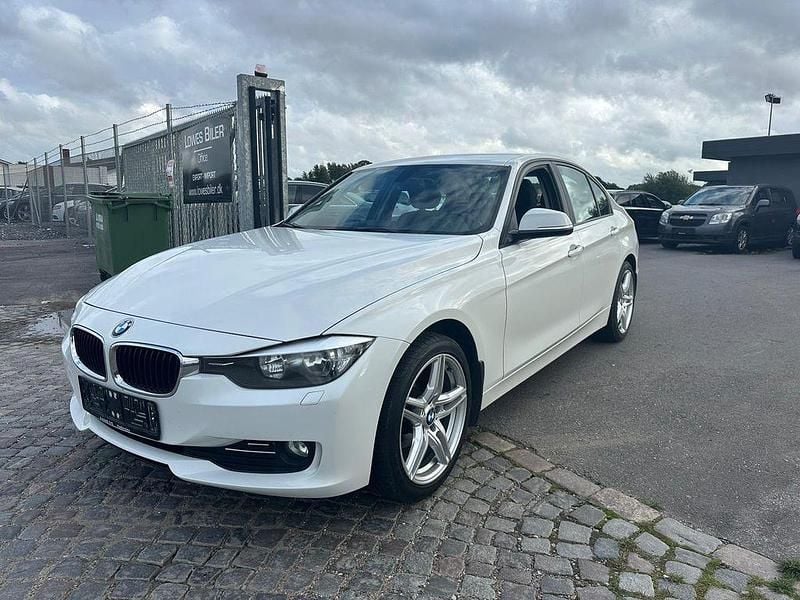 Weiß Gebraucht 2015 BMW 316 Limousine | 8.400 € (Superpreis) - Bild 1/4