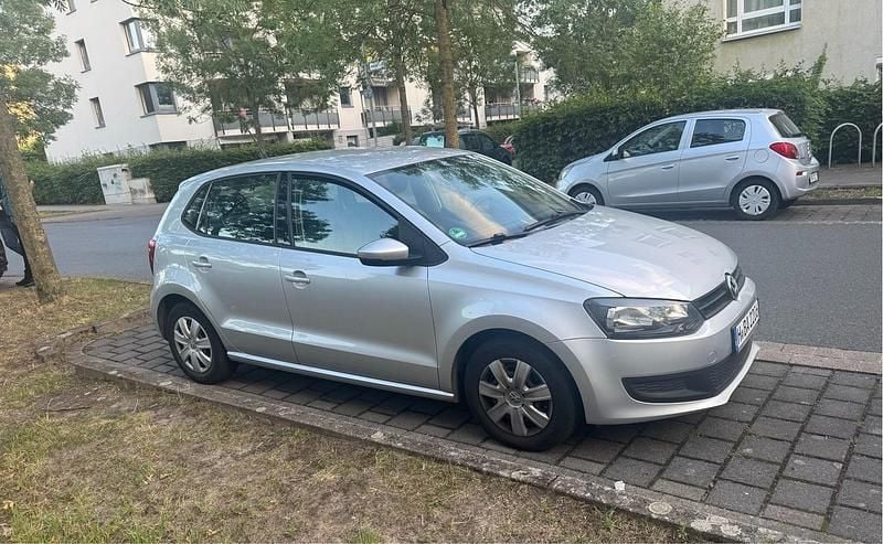 Silber Gebraucht 2010 VW Polo Kleinwagen | 5.000 € (Fairer Preis) - Bild 1/3
