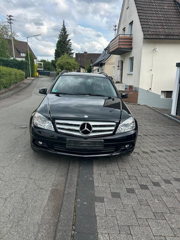 Schwarz Gebraucht 2010 Mercedes C180 Kombi | 5.990 € - Bild 1/4