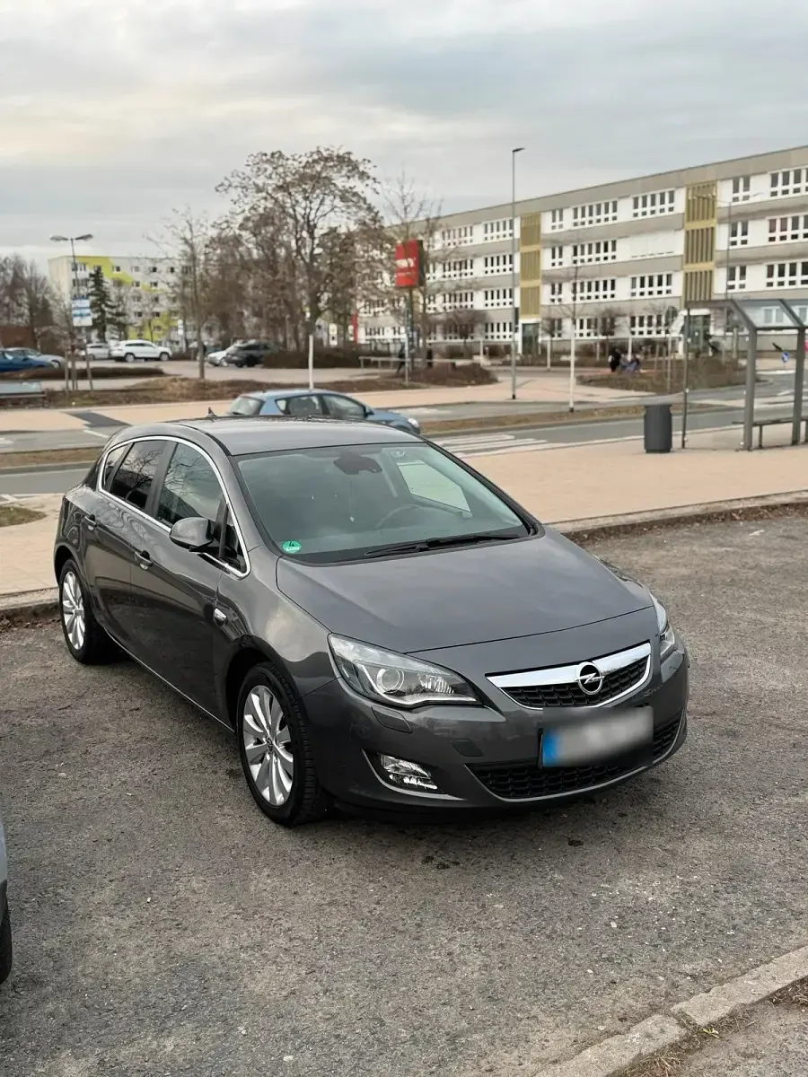 Gebraucht Opel Astra 116 PS (85 kW) 2010 Grau Limousine